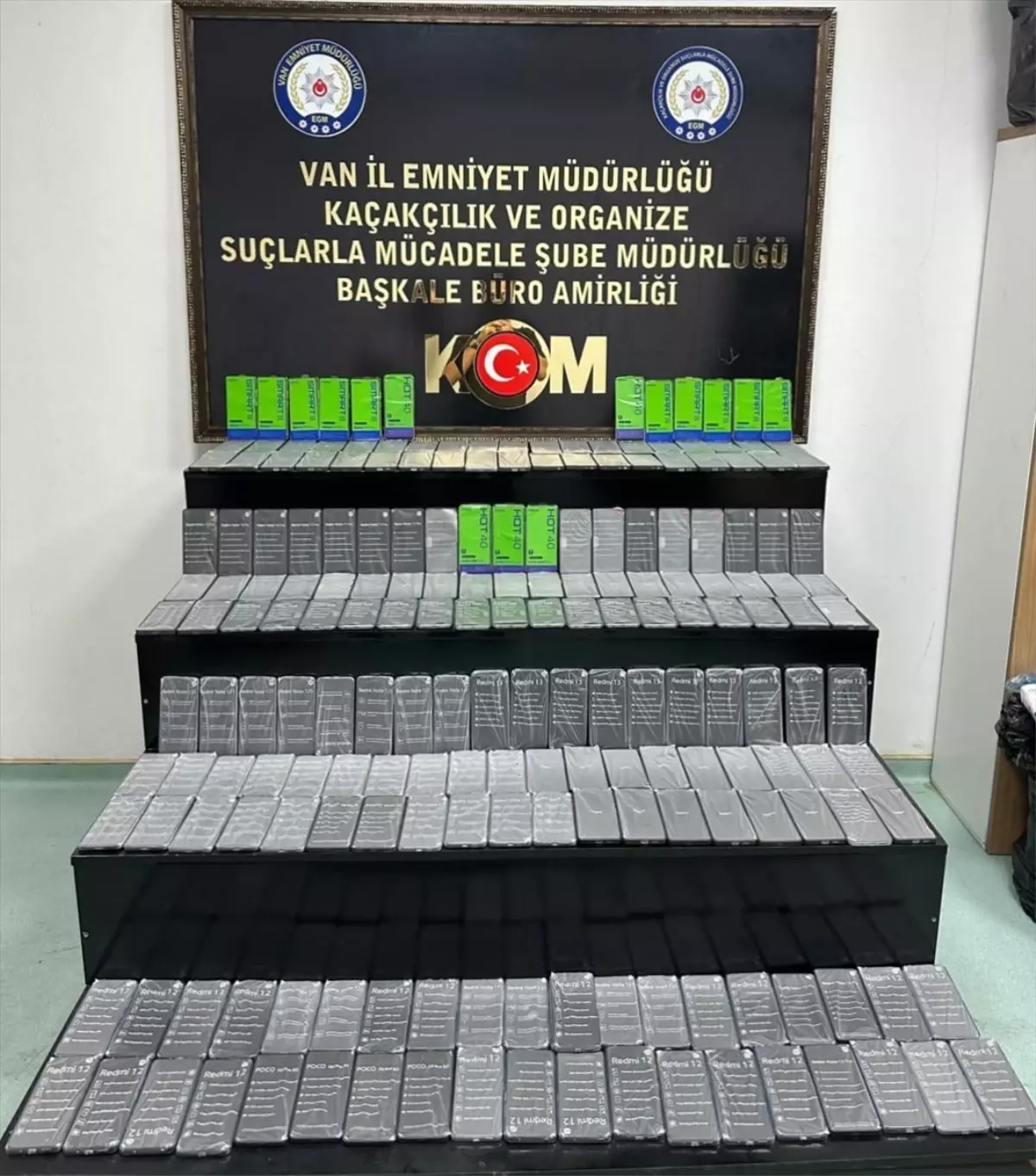 Başkale’de 202 Kaçak Cep Telefonu Ele Geçirildi