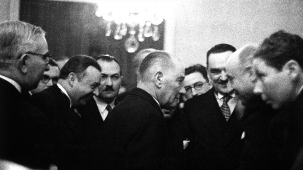 Mustafa Kemal Atatürk Cumhuriyet’in ilan edildiği günleri nasıl anlatıyor? | Yavuz Donat yazdı