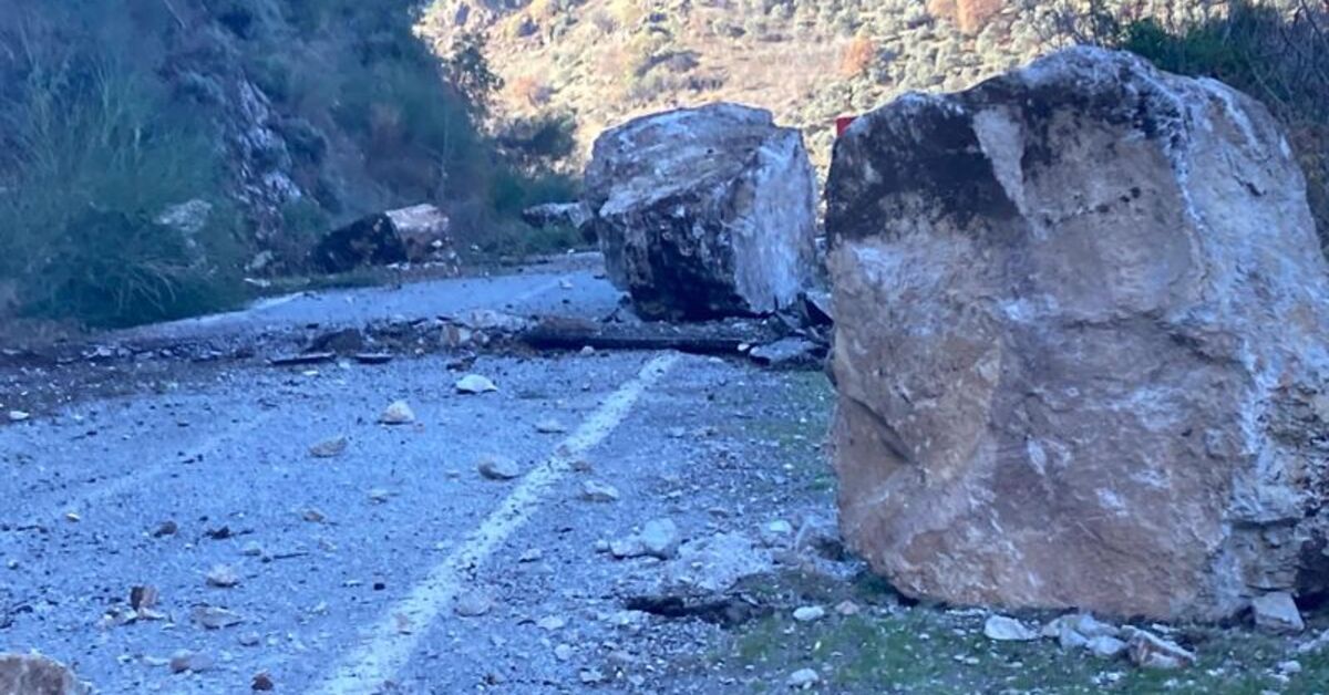 Ödemiş-Köşk kara yolu heyelan nedeniyle kapandı