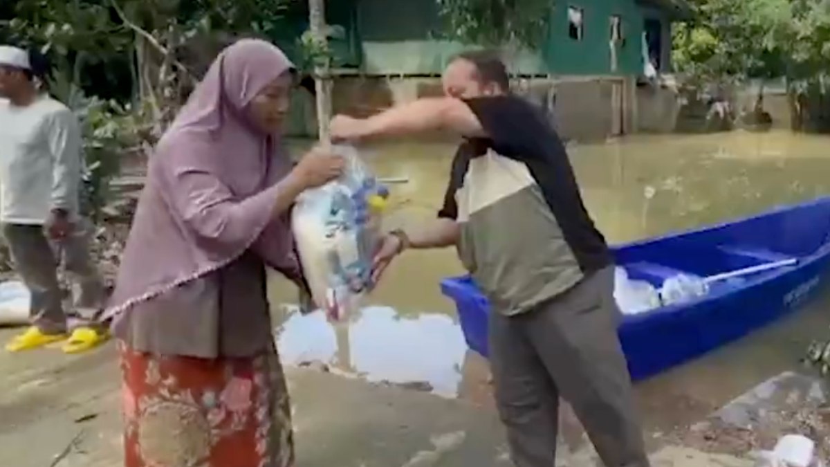 Selin vurduğu Tayland’da felaketzedelerin yardımına İHH koştu
