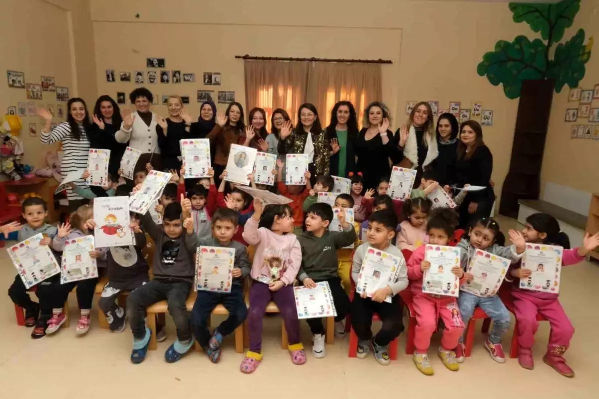 Eskişehir’de Minikler Karnelerini Heyecanla Aldı