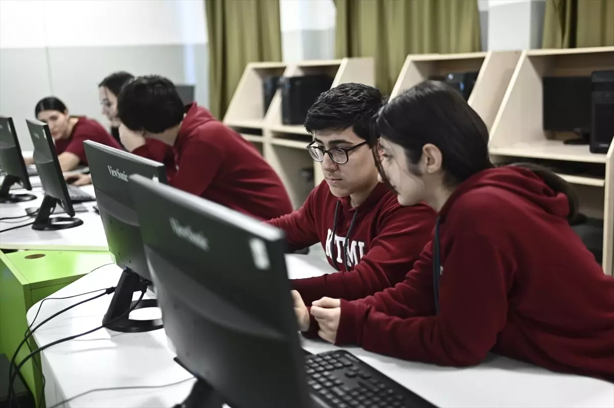 Küçükçekmece’de Atıkla Takı Tasarımı
