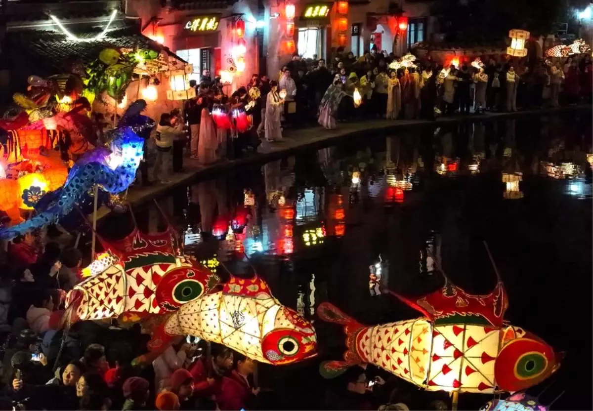 Hongcun’da Renkli Fener Festivali