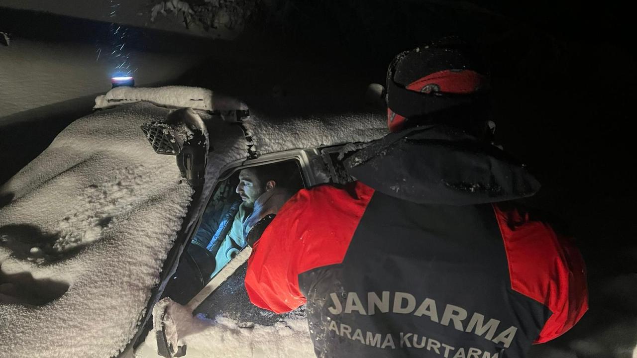 Kocaeli’de ormanlık alanda mahsur kalan 2 kişi kurtarıldı