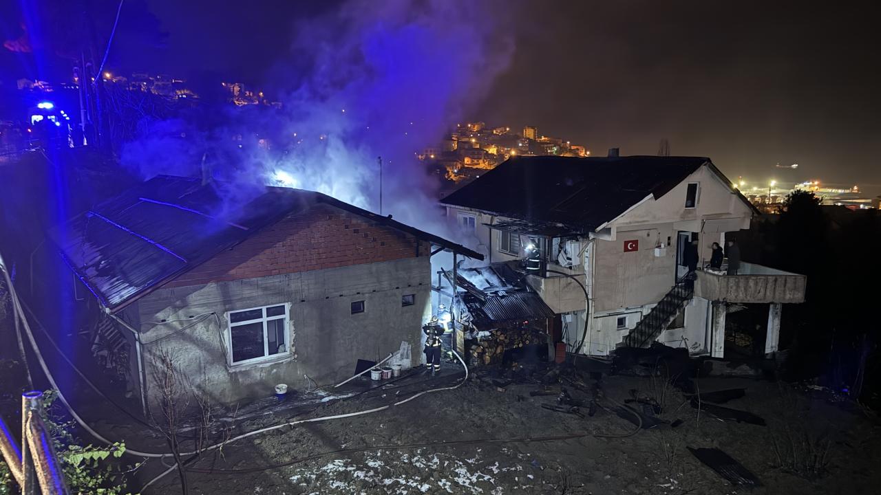 Zonguldak’ta kömürlükte başlayan yangın eve sıçradı