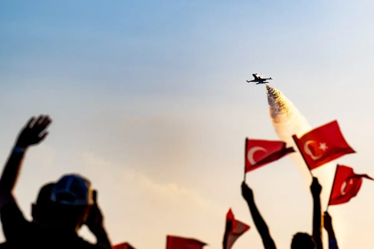 Mersin’de Türk Yıldızları’nın Gösterisi